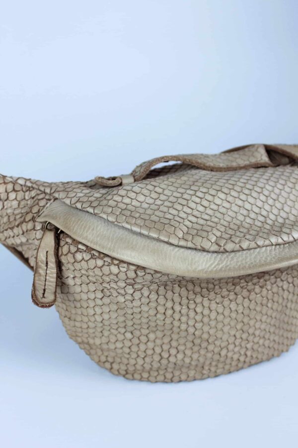 Bolso-Riñonera-De-Piel